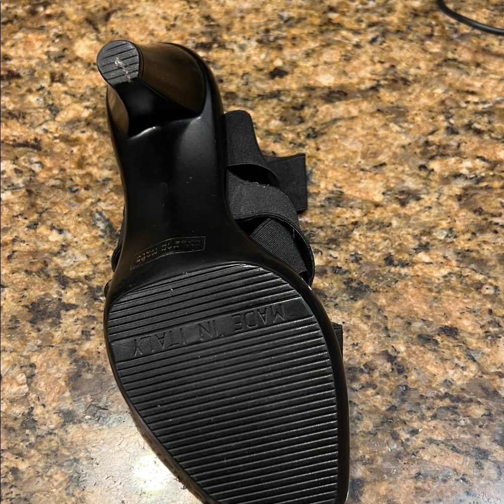 Italian Shoemakers Black Crisscross Sandals - Picture 3 of 6